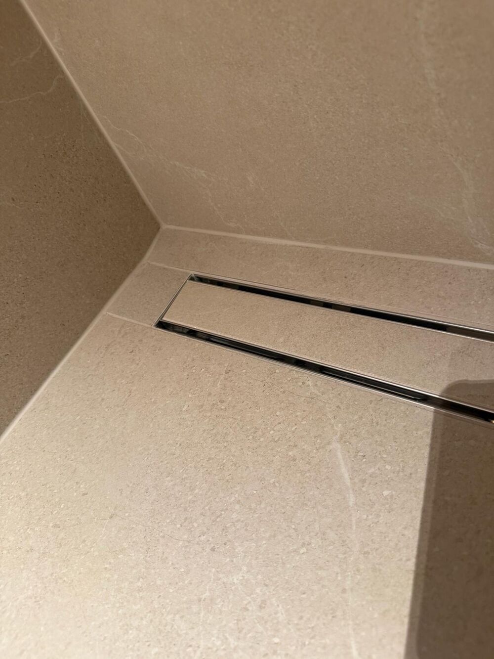 Home 5 Inloopdouche zonder drempel met zwart kraanwerk